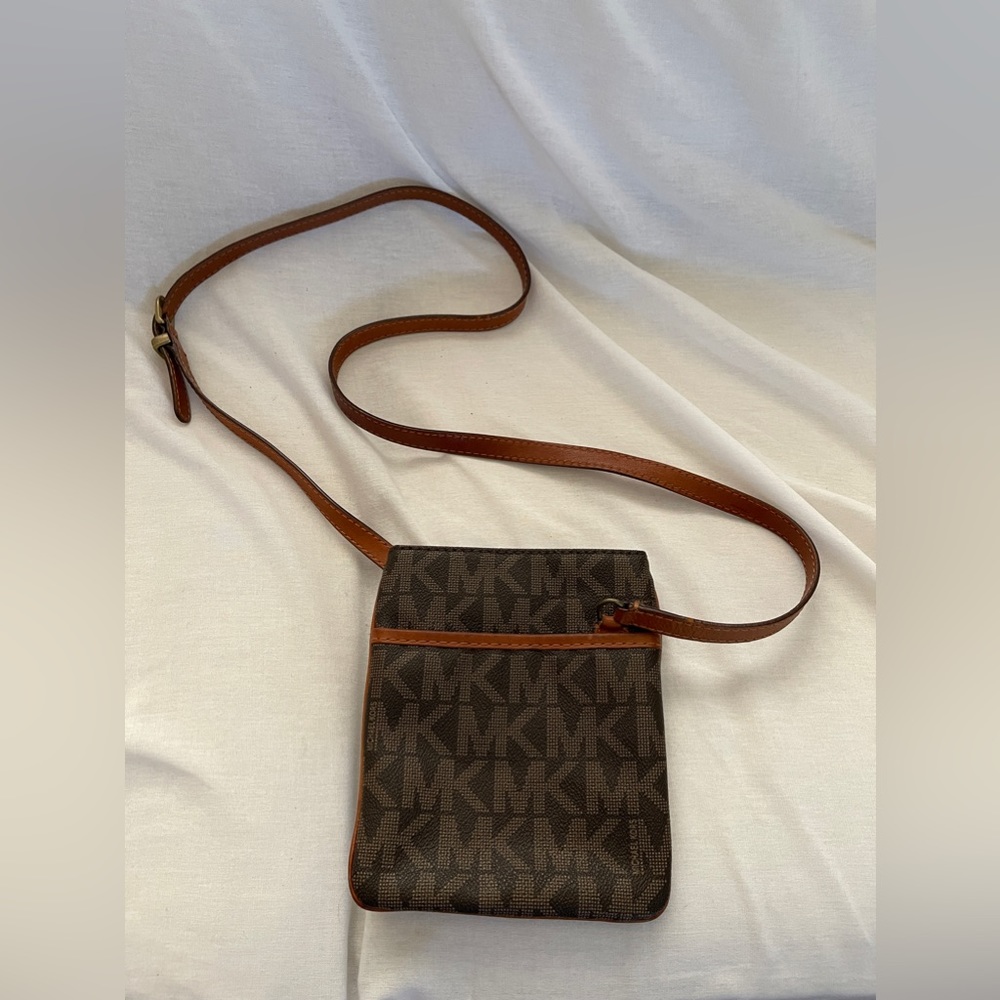 Michael Kors Signature Crossbody Purse/ Handbag